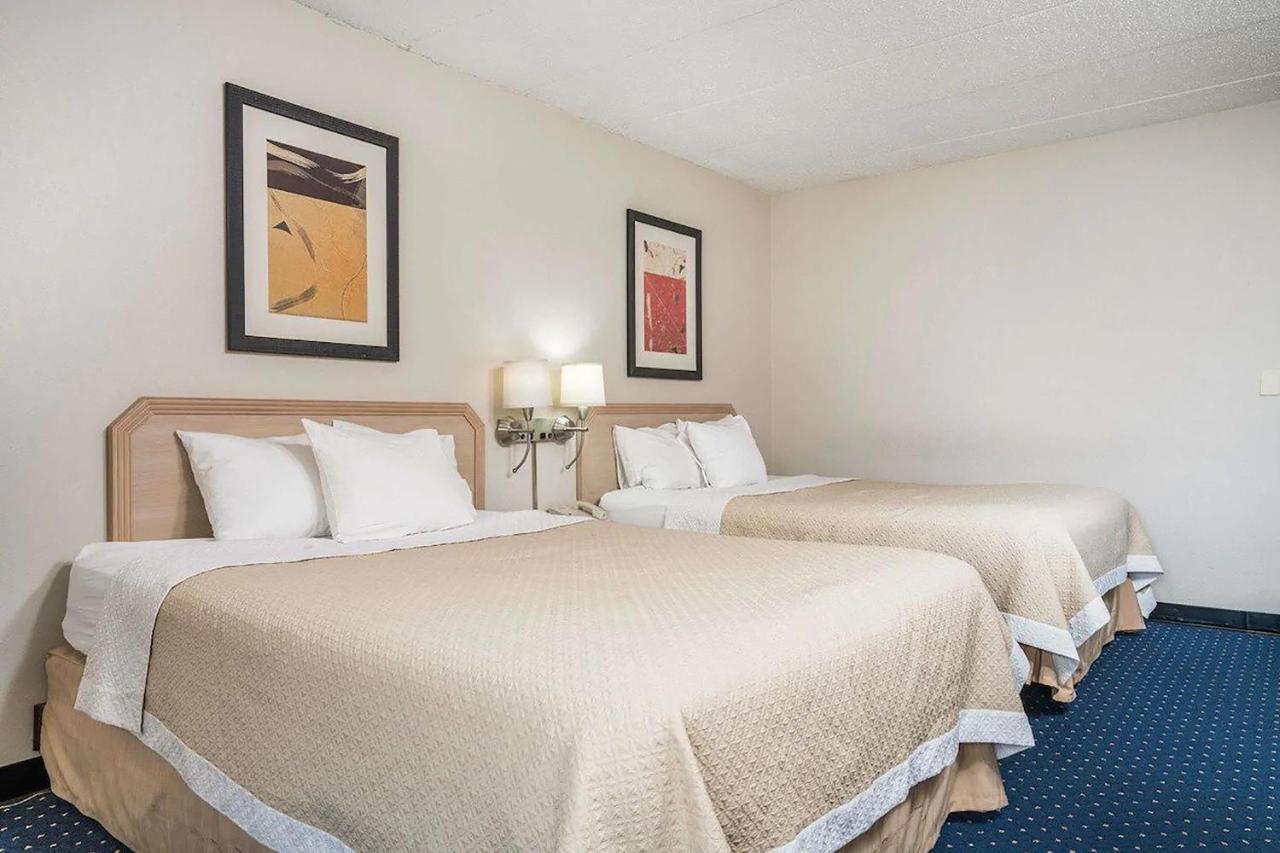 Norwood Inn & Suites La Crosse Extérieur photo