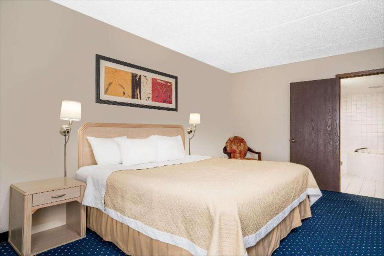 Norwood Inn & Suites La Crosse Extérieur photo