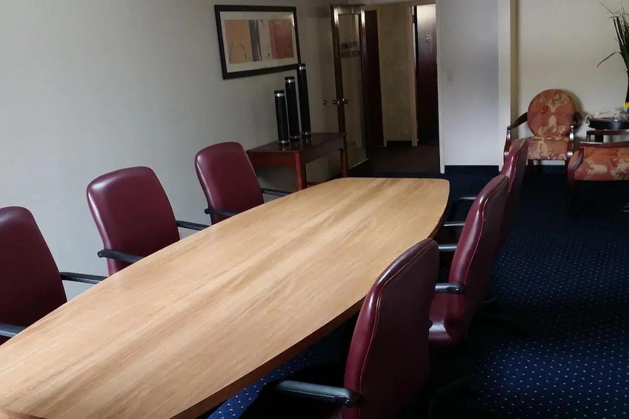 Norwood Inn & Suites La Crosse Extérieur photo
